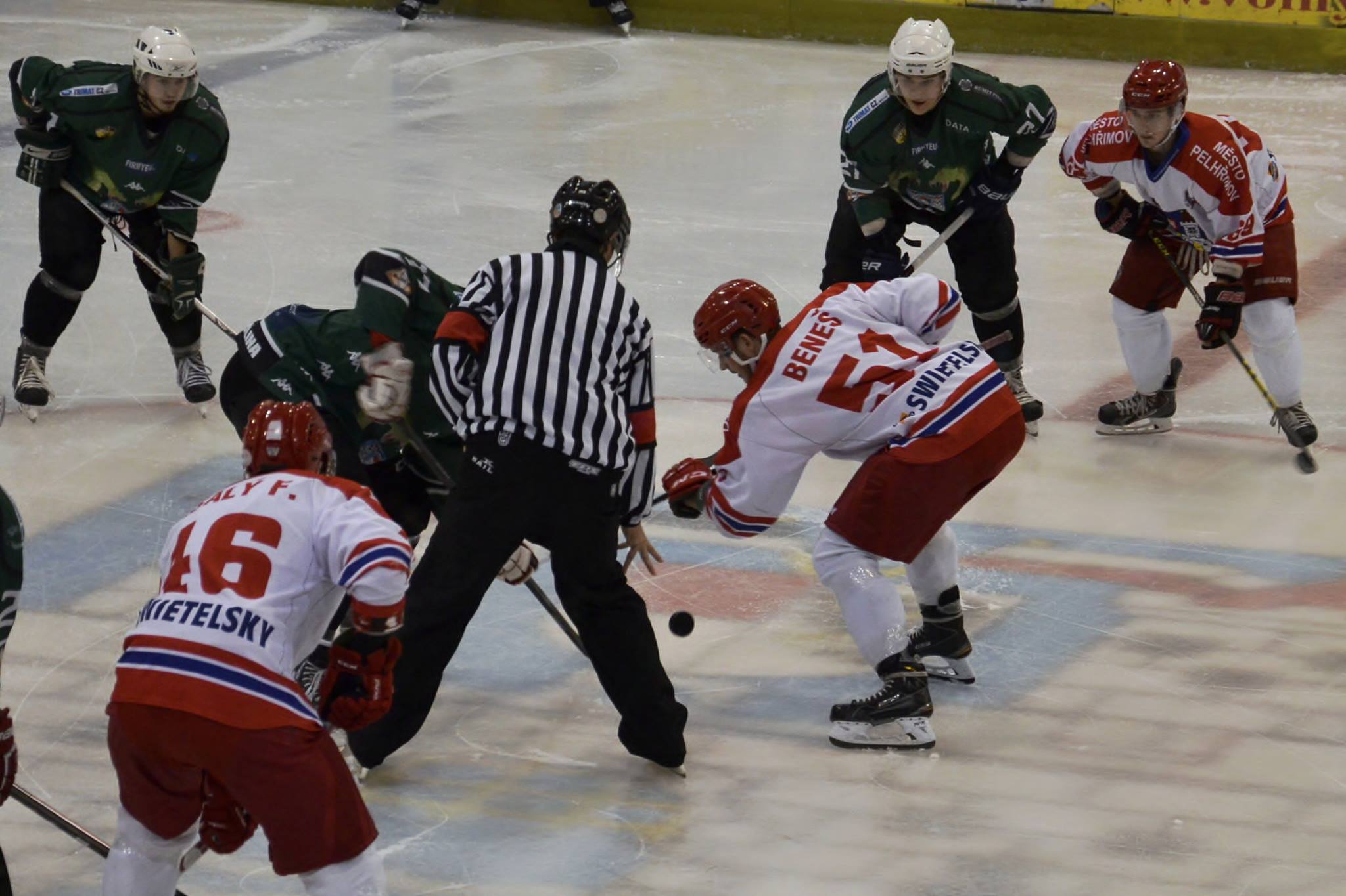 Filip Beneš v akci při vhazování